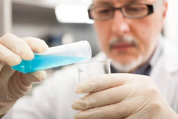 Man at work in a lab — Stock Photo, Image