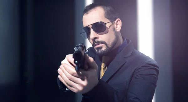Secret agent holding a gun — Stock Photo, Image