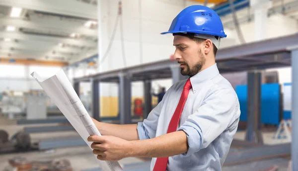 Werknemer een tekening lezen — Stockfoto