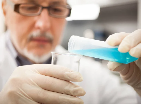 Scientist holding a test sample — Stock Photo, Image