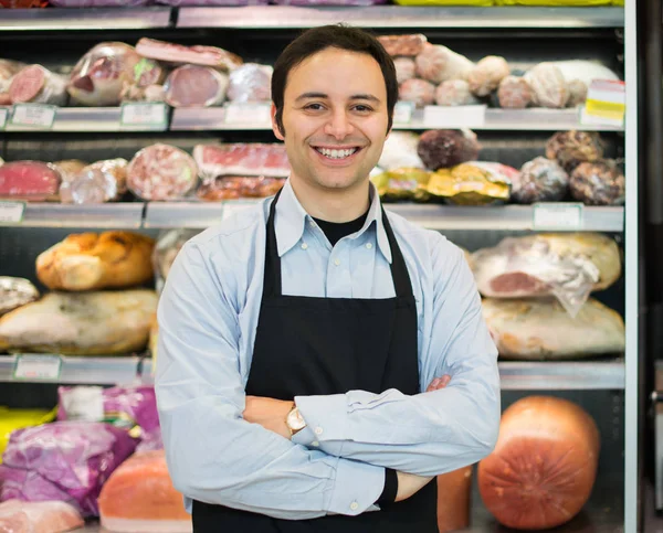 Slager met gekruiste armen — Stockfoto