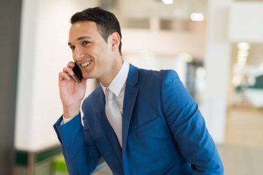 Telefonda konuşurken Yöneticisi