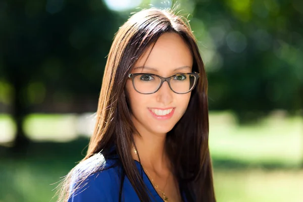 Retrato de mujer morena — Foto de Stock