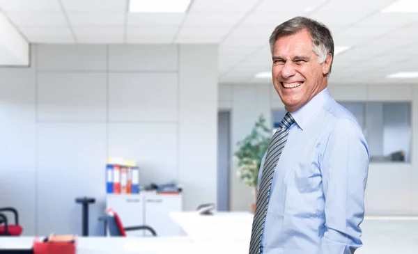 Senior-Unternehmer in seinem Büro — Stockfoto