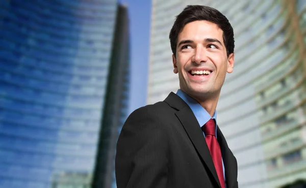 Bonito homem de negócios sorrindo — Fotografia de Stock