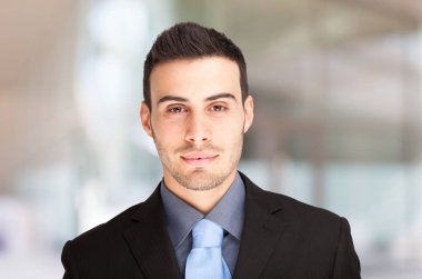 genç yakışıklı işadamı 