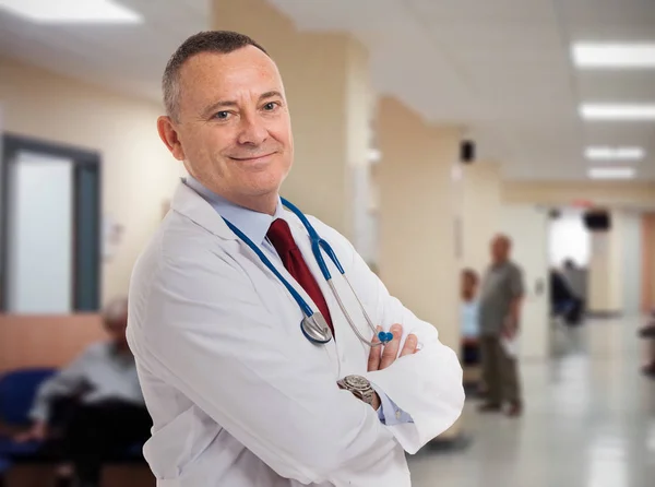 Doctor in Hospital crossed arms — Stock Photo, Image