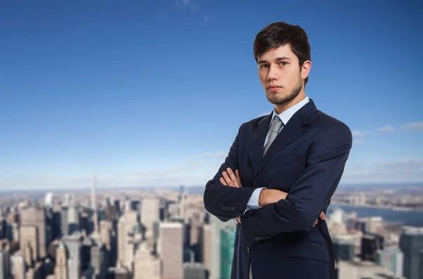 Jonge zakenman gekruiste armen — Stockfoto