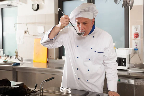 Chef at work in his Kitchen — Stock Photo, Image