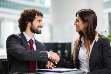 İş Adamları Tokalaşıyor