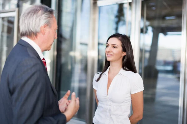 Mensen uit het bedrijfsleven gesprek — Stockfoto