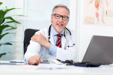 Kıdemli doktor hastanede 