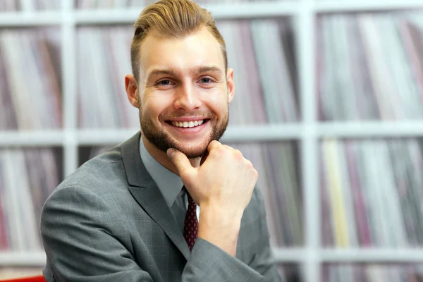 Handsome businessman smiling — Stock Photo, Image