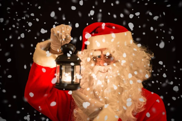 Santa Claus bedrijf lantaarn — Stockfoto