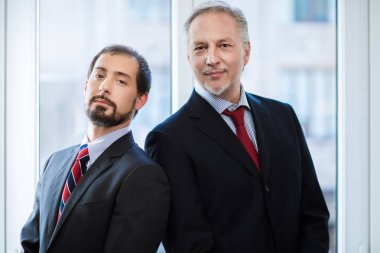 ofislerine iş ortağı