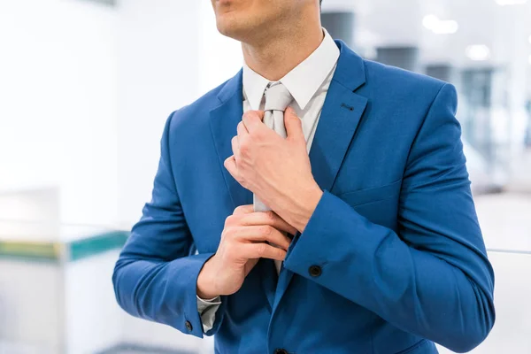 Businessman adjusting a tie — Stock Photo, Image