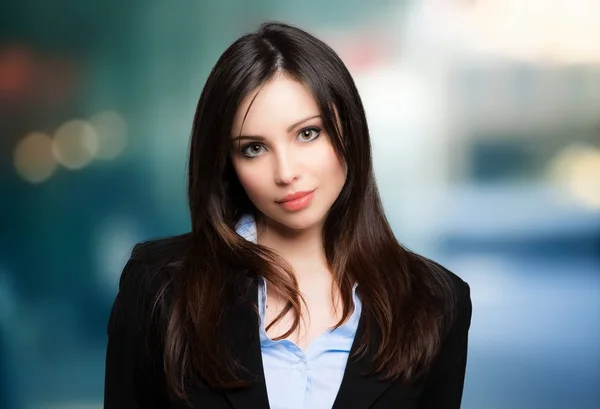 Retrato de una joven empresaria — Foto de Stock