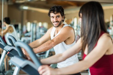 bir jimnastik salonu işletmecileri