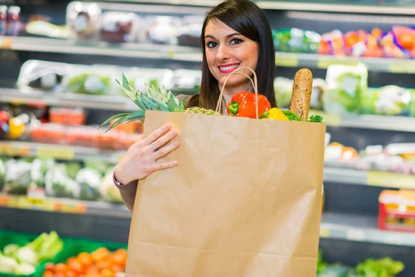 Smiling Woman Shopping Supermarket — Stock Photo, Image