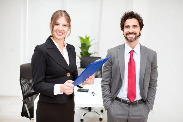 Lachende Mensen Uit Het Bedrijfsleven Hun Kantoor — Stockfoto