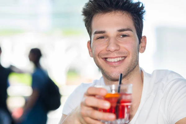 Homem Beber Cocktail — Fotografia de Stock