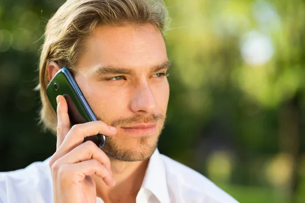 Portrait Young Handsome Caucasian Man Talking Cellphone Sunny Day — Stock Photo, Image