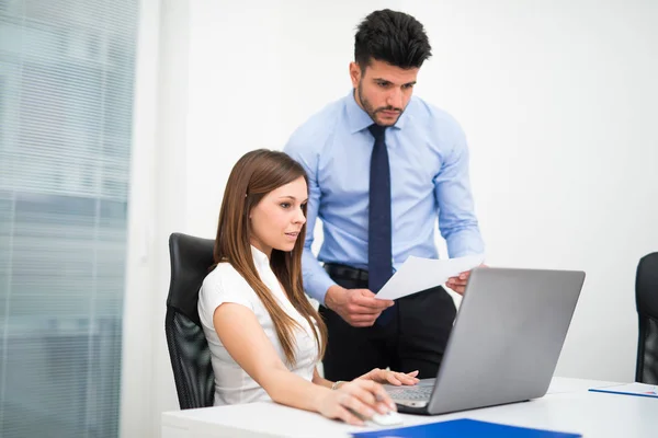 Mensen Uit Het Bedrijfsleven Het Werk Hun Kantoor — Stockfoto