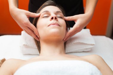 rahatlatıcı bir masajdan sonra kadın