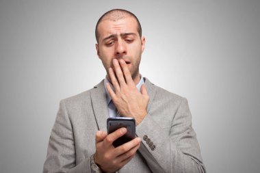 Söz konusu işadamı cep telefonunu arıyorsunuz