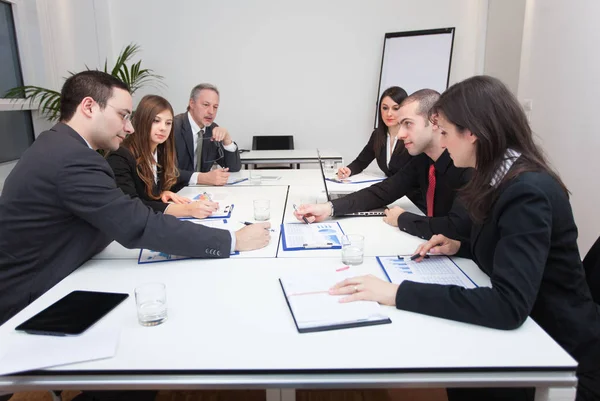 Business Team Alla Riunione Nel Loro Ufficio — Foto Stock