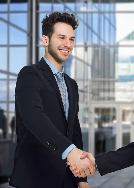 Gente Negocios Dando Mano Una Oficina —  Fotos de Stock