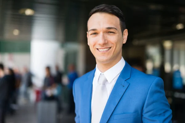 Porträt Eines Lächelnden Geschäftsmannes — Stockfoto