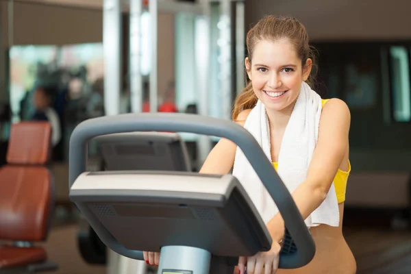 Smiling Woman Working Out Gym — Stock Photo, Image