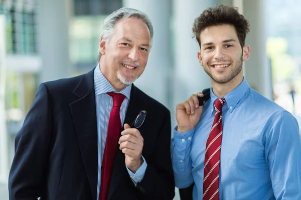 Twee Zakelijke Partners Buiten — Stockfoto