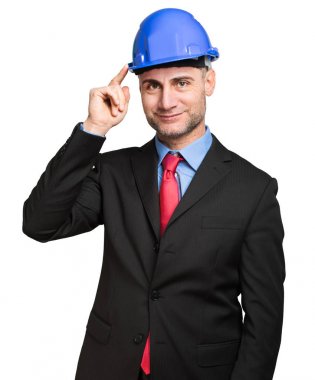 Beyaz arka plan üzerinde izole genç işadamı portresi 