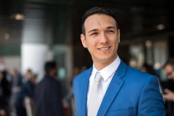 Retrato Sonriente Joven Empresario —  Fotos de Stock