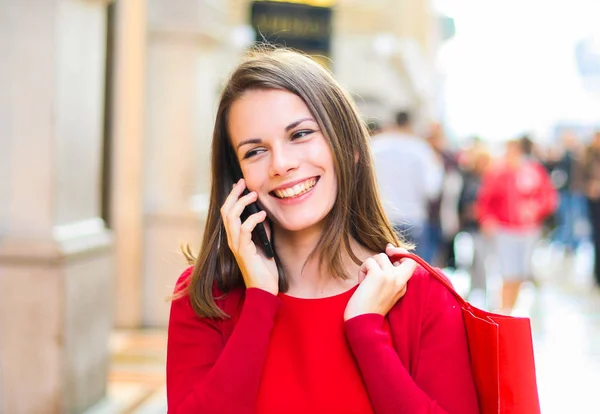 Young Woman Shopping Christmas Outfit While Walking Speaking Phone — Stock Photo, Image