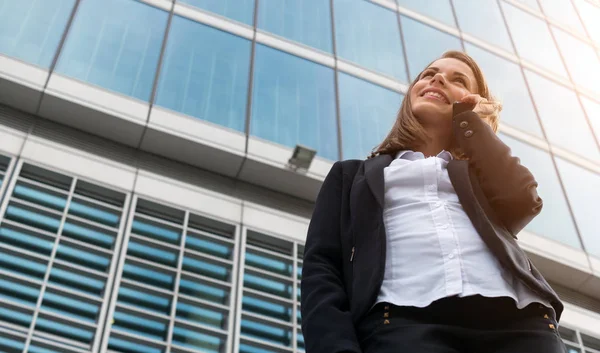 Businesswoman Talking Her Mobile Cell Phone — Stock Photo, Image