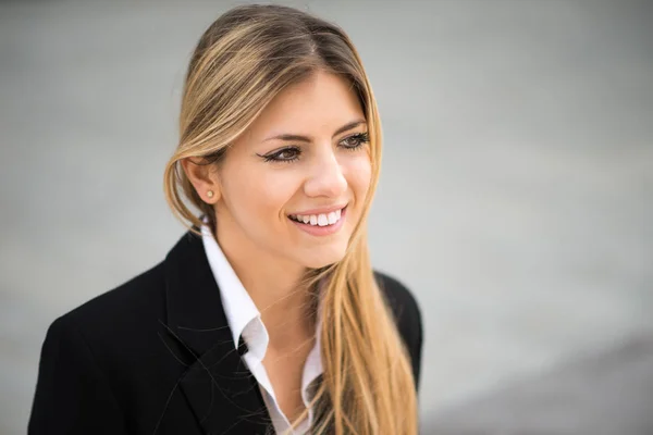 Sorrindo Jovem Loira Empresária — Fotografia de Stock