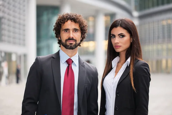 Jóvenes Empresarios Sonrientes — Foto de Stock