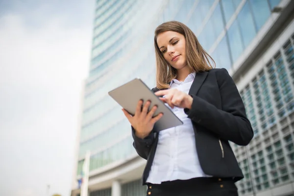 Portrait Young Woman Using Tablet Front Her Office — Stock Photo, Image