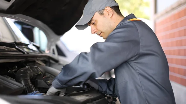 Mechanic Fastställande Van Motor — Stockfoto