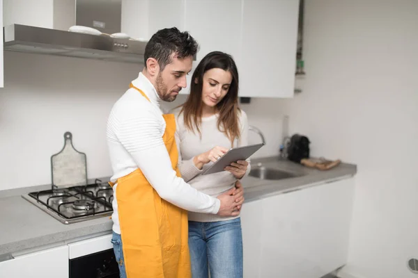 Happy Couple Looking Recipe Tablet Cook Kitchen — Stock Photo, Image