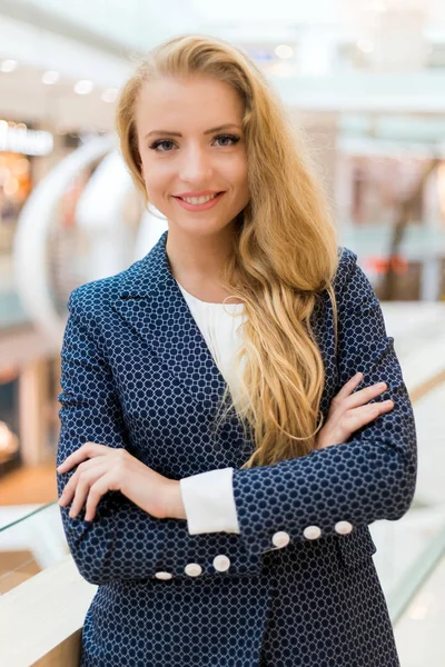 Smiling Businesswoman Shopping Mall — Stock Photo, Image