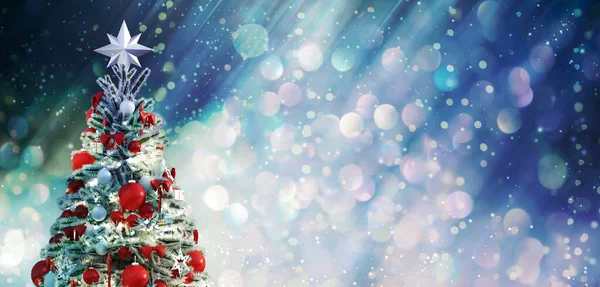 Işıltılı Bir Arka Plana Karşı Noel Ağacı — Stok fotoğraf