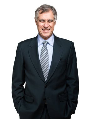 Kendine güvenen olgun bir iş adamının yakın portresi.