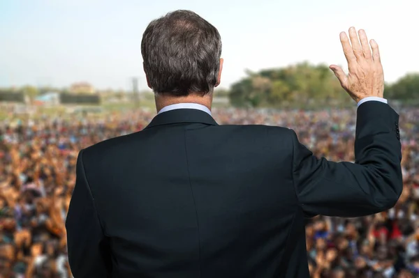 Político Hablando Haciendo Juramento Con Brazo Levantado —  Fotos de Stock