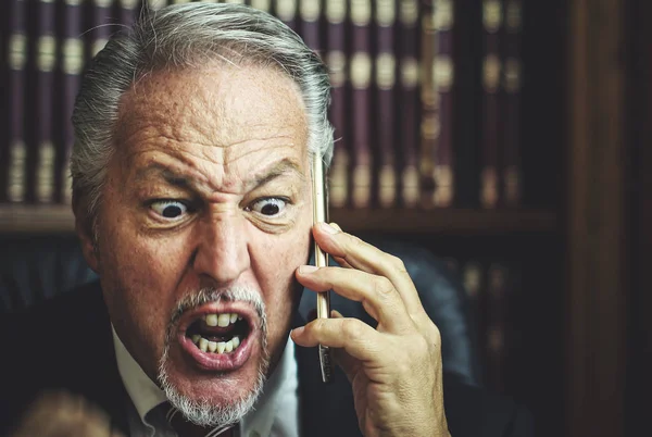 Uomo Arrabbiato Ufficio Che Risponde Telefono — Foto Stock