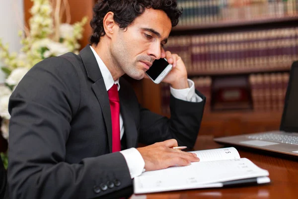 Advogado Ler Livro Falar Telefone — Fotografia de Stock