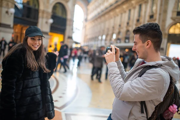 Happy Young Couple Tourists Taking Pictures Milan Italy — Stock Photo, Image